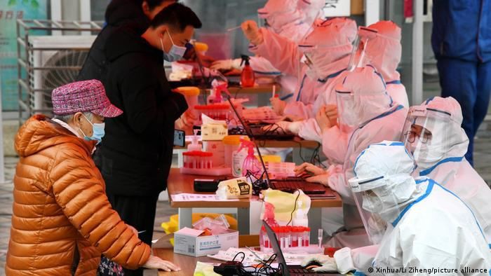 61110007_303 61110007_303